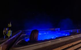 Arctic Lodge Tromvik With Jacuzzi