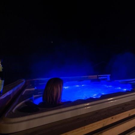 Arctic Lodge Tromvik With Jacuzzi Tromsø Exterior foto
